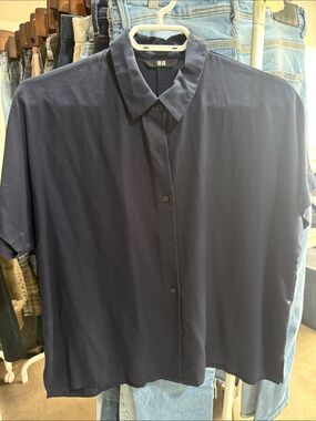 Uniqlo Navy Short-Sleeve Button-Down Shirt